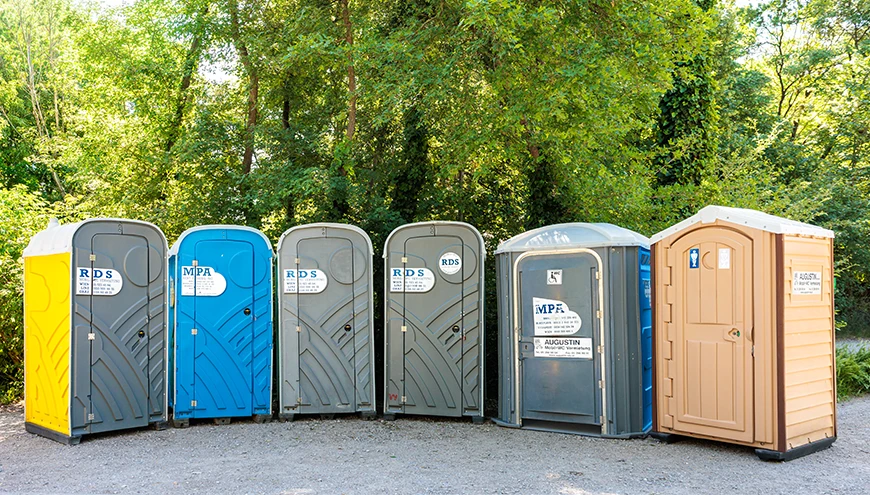 Mobile WC-Kabinen in verschiedenen Ausführungen zur Vermietung durch die Schiefer GmbH